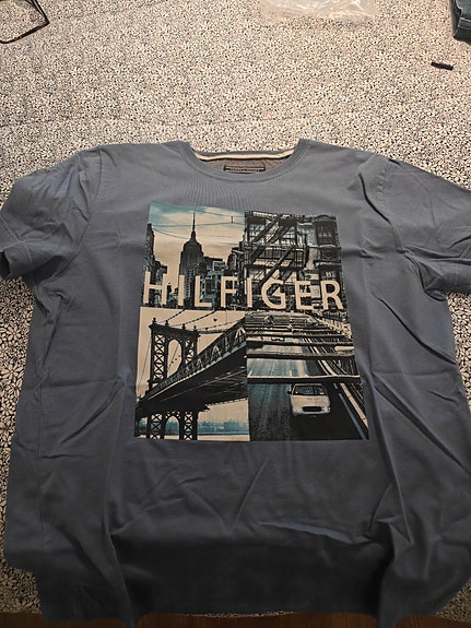 Tommy Hilfiger upea t-paita hieno painatus M