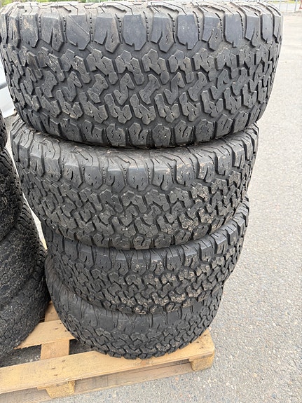 Black bear AT 285/60R18