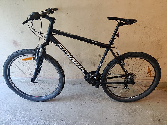 Serious Mountain Comp maastopyörä (koko L, 27.5")