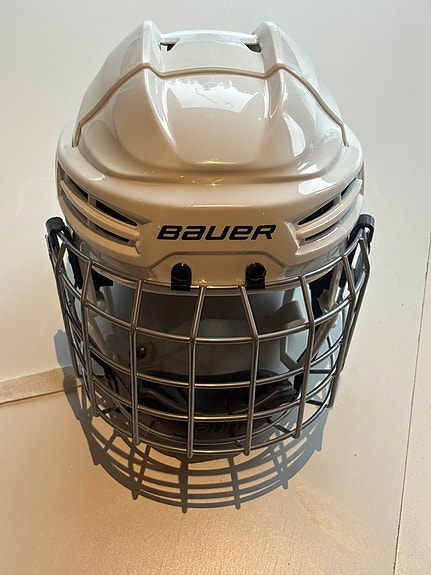 Bauer IMS 5.0 koko S jääkiekkokypärä ristikolla
