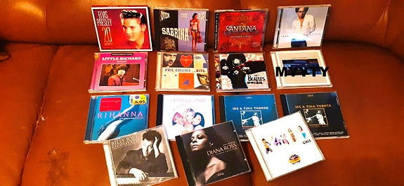 CD-levyjä Santana Sabrina Phil Collins Bryan Adams Ultra Bra Tony Montana yms