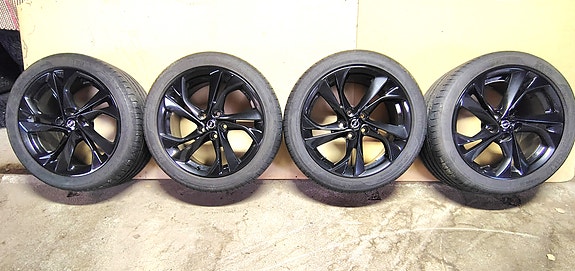 Opel Astra K 225/45R17 renkaat ja mustat aluvanteet