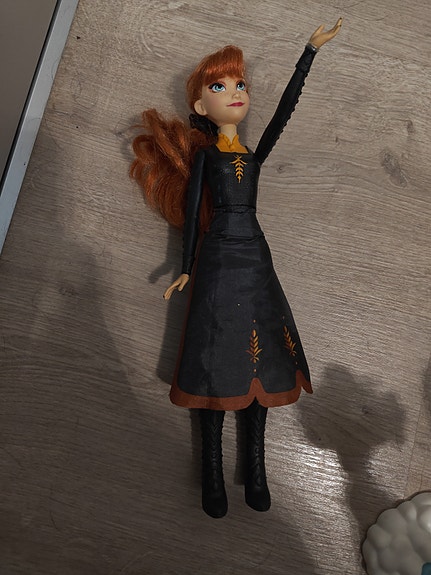 Disney Frozen Anna nukke valolla