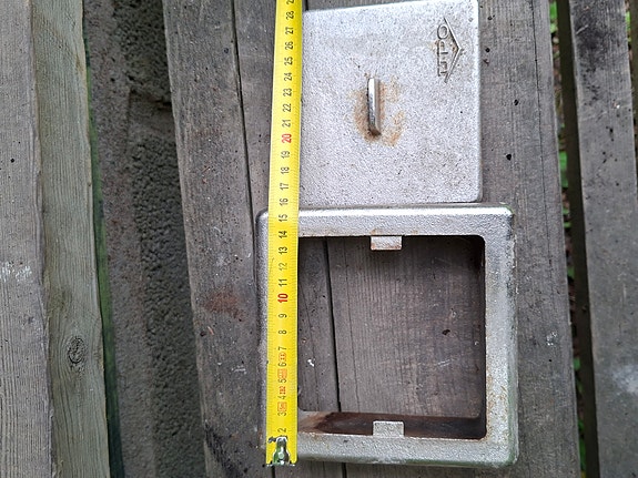 Tuhkaluukku UPO 15×15 cm