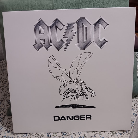 AC/DC harvinaisuus