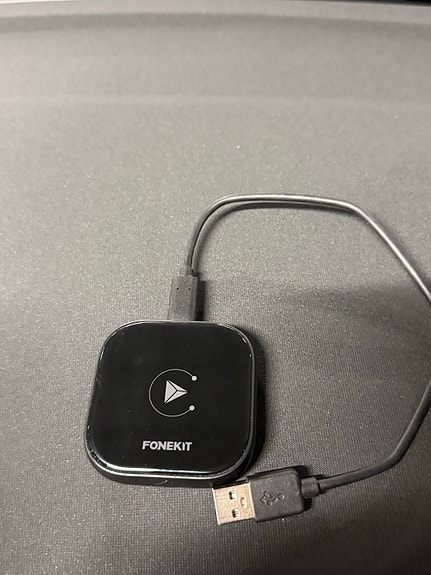 FoneKit Android Auto / CarPlay -langaton adapteri