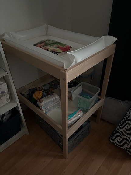 IKEA hoitopöytä