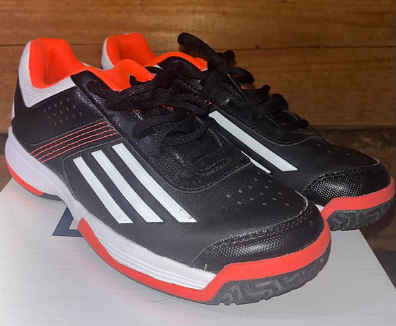 Adidas lasten tenniskengät koko 35