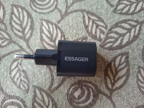 Mini Ladukas GaN laturi 20W USB + Type C