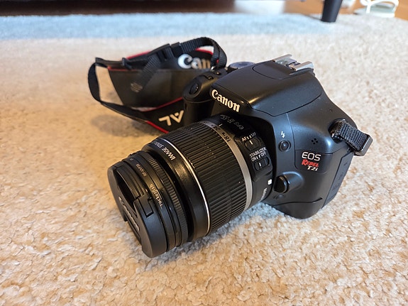 Canon EOS 550D (Rebel T2i) digital camera / digijärjestelmäkamera