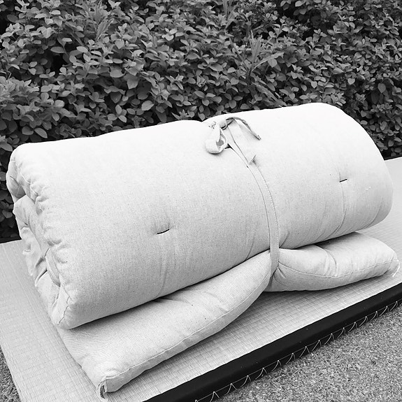 Ostetaan matkafuton tai max. 90 cm traditional futonpatja