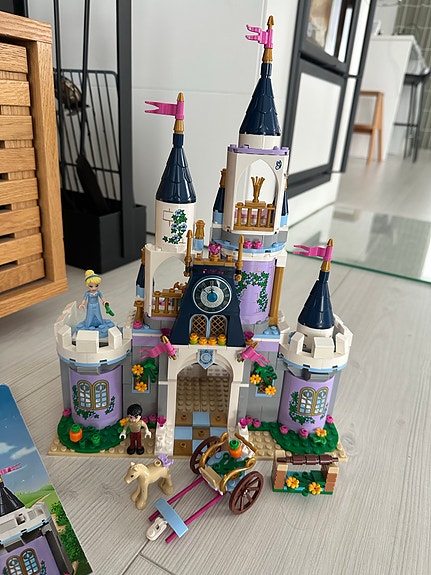 LEGO Disney Princess Tuhkimon linna