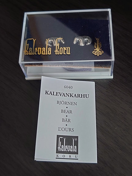 Kalevala korun Kalevan karhu hopeiset nappikorvakorut