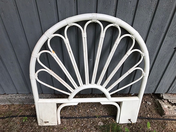 Sängynpääty valkoinen