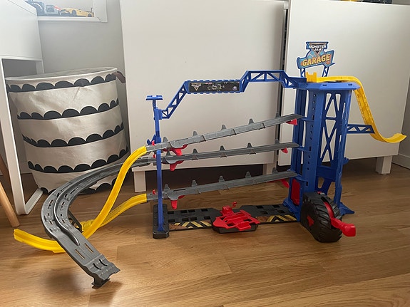 Monster Jam Garage