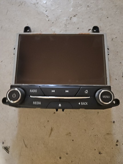 Opel multimedia soitin / näyttöyksikkö autoon