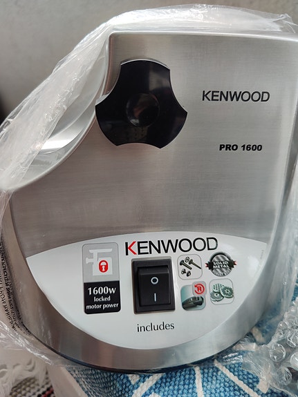 Kenwood Pro 1600 lihamylly + kuutiointilaite