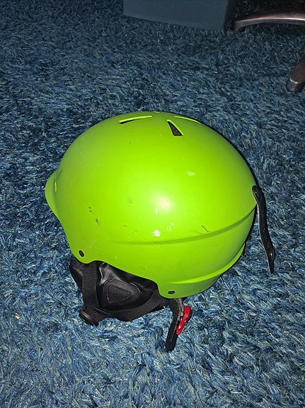 Laskettelukypärä koko n. 60 cm