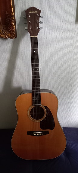 Ibanez V300 kitara ja Juicea