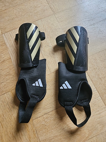 Adidas Tiro juniori säärisuojat