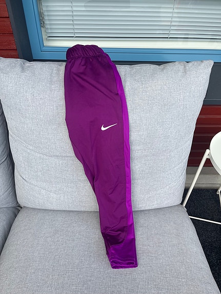 Nike Therma-Fit juoksuhousut XS violetti