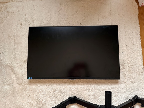 Samsung 28" 4K Monitor + Desk Arm