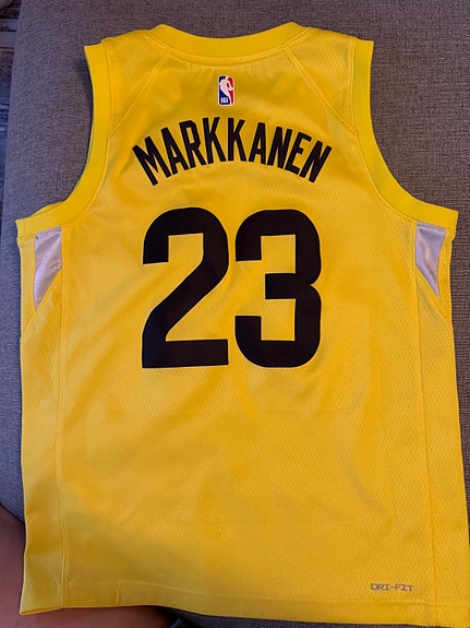Nike NBA Utah Jazz Markkanen pelipaita M keltainen