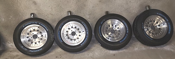 American Racing 15" vanteet ja Cooper Cobra P235/60R15 renkaat