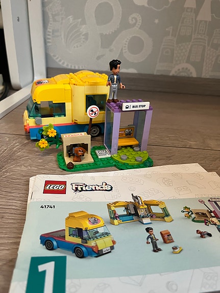 LEGO Friends koirabussi setti ohjeilla 41741