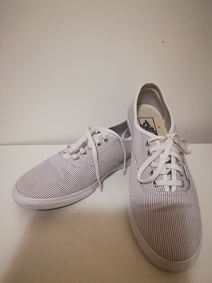 uudet!!! VANS tennarit koko** MEN US 7. WOMAN US 8,5