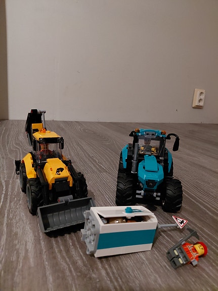 Lego traktorit