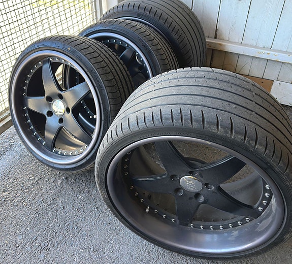 Mustat C6 corvette widebody alut leveillä renkailla