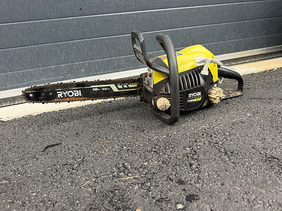 Ryobi bensiini moottorisaha, vaatii tekemistä!