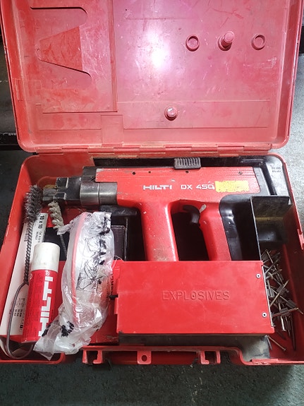 Hilti dx 450  naulain ja tarvikkeilla
