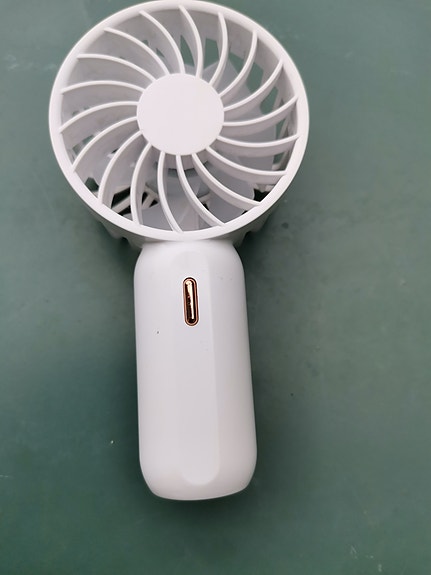 ladattava minikäsituuletin