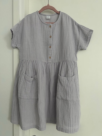 Lindex lila mekko 122 cm
