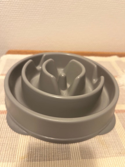 Harmaa koiran slow feeder -ruokakuppi - koko S
