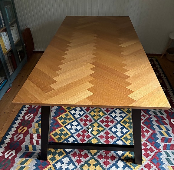 6 hengen ruokapöytä + jatkopala