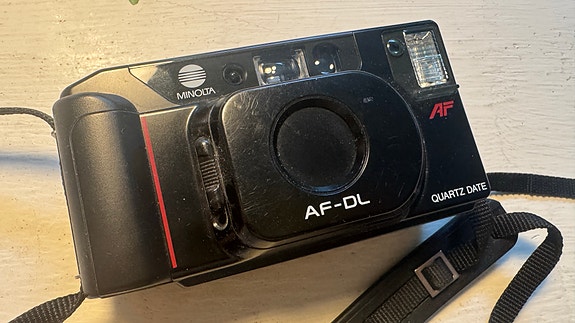 Minolta AF-DL Quartz Date filmikamera