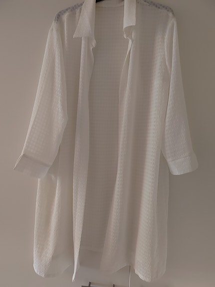Valkoinen pitkä paitis / jakku XL/XXL