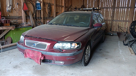 Volvo V70 B5244S varaosina, moottori entinen