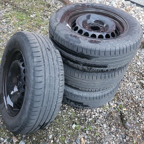 Nokian Hakka Blue 3 kesärenkaat vanteilla 195/65 R15