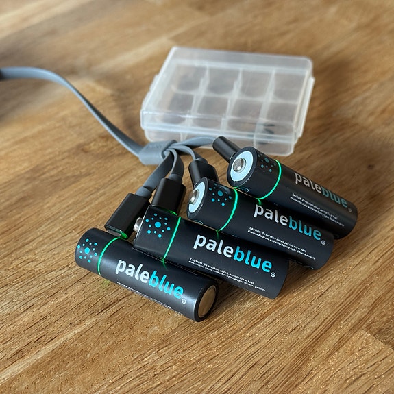 Paleblue ladattavat AA lithium-ion -paristot