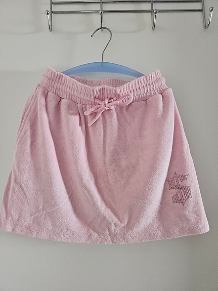 Fbsister pinkki hame koko xxs 
Edessä taskut