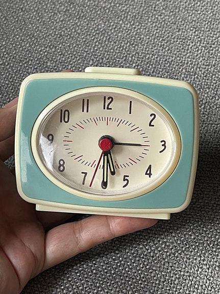 Table alarm o'clock