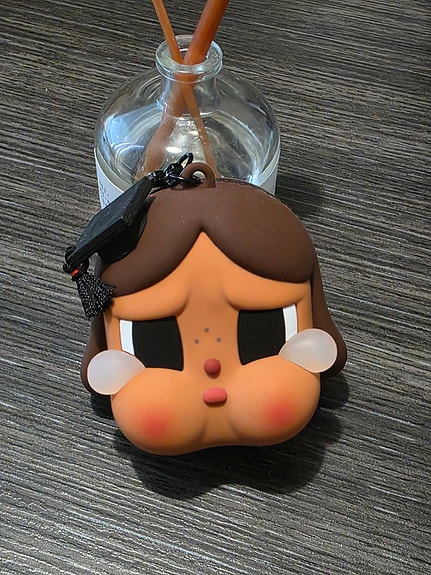 Pop Mart Cry Baby kolikkopussi