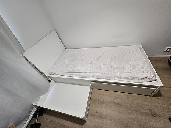 IKEA 90x200 cm sänky + patja + säilytystilat