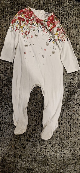 Vauvan potkupuku kukkakuviolla 92 cm