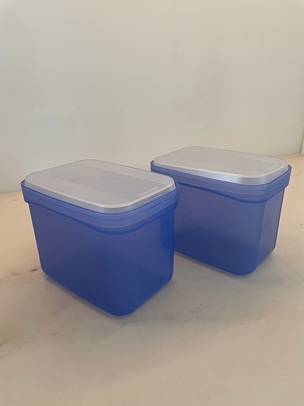 Tupperware säilytysastiat kannella