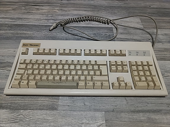 KeyTronic PS/2 näppäimistö